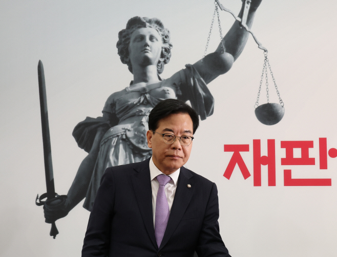 회의 참석하는 송언석 원내대표<YONHAP NO-3078>