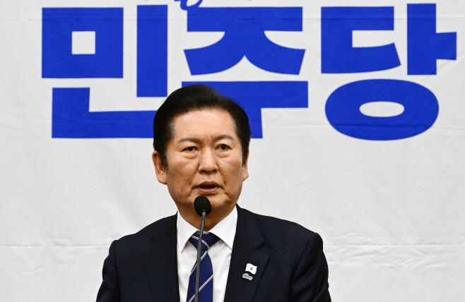 [포토] 의원총회 발언하는 정청래 대표