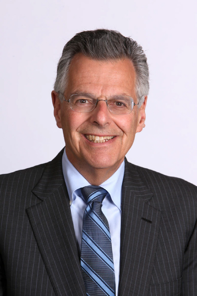 숄즈(증명사진)