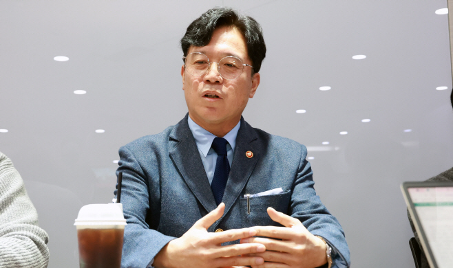 11.20 김영훈 고용노동부 장관, 출입기자단과 차담회 개최 (1)