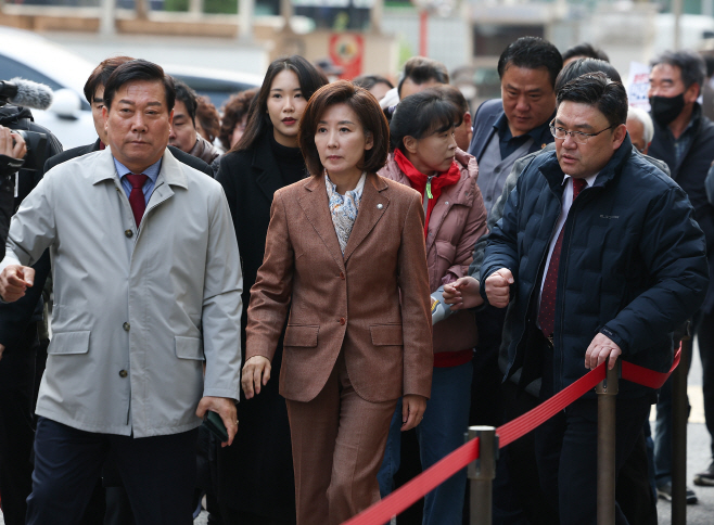 나경원 의원, '패스트트랙 충돌 1심 선고' 출석<YONHAP NO-4781>