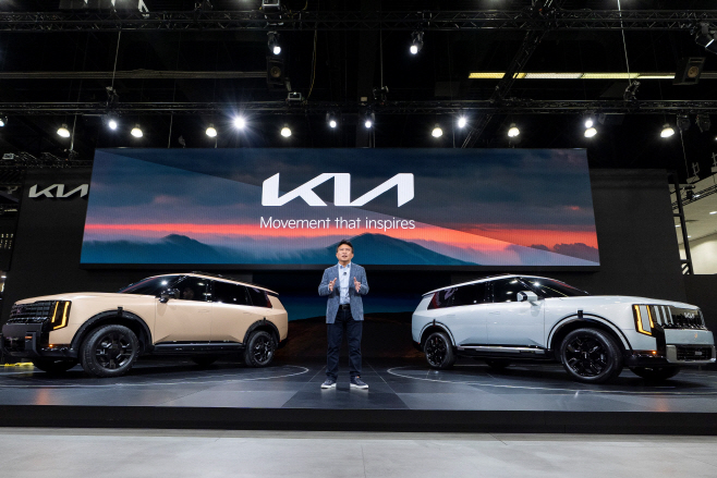 (사진3) 기아 2025 LA 오토쇼에서 신형 텔루라이드 공개-윤승규 부사장