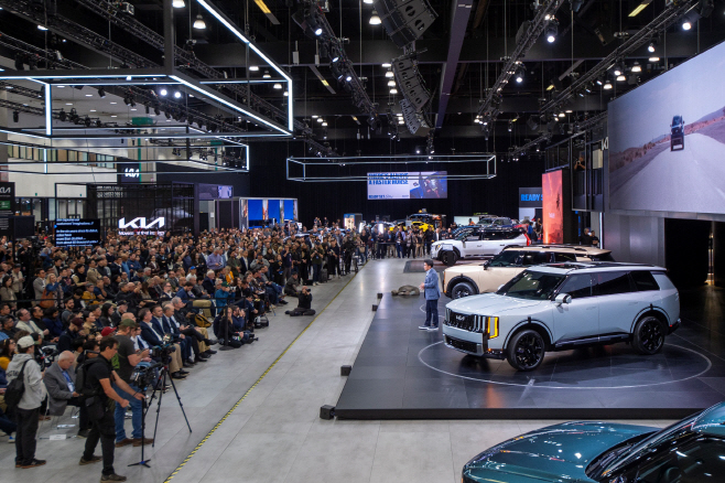 (사진7) 기아 2025 LA 오토쇼에서 신형 텔루라이드 공개-부스 전경