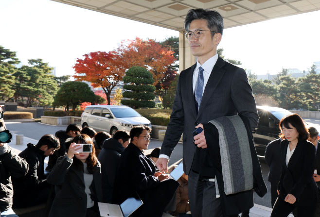 출근하는 박철우 신임 중앙지검장