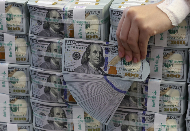 원/달러 환율 1420원대 급등<YONHAP NO-4297>