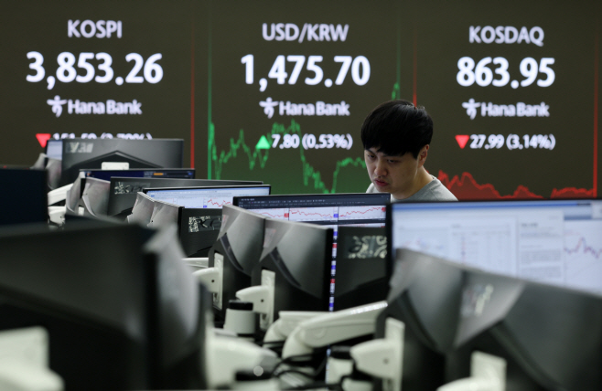 환율, 7.7원 오른 1,475.6원…4월 9일 이후 최고<YONHAP NO-3983>