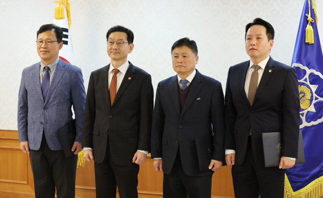 윤창렬 국조실장, '헌법존중 정부혁신 TF' 자문...<YONHAP NO-2710>