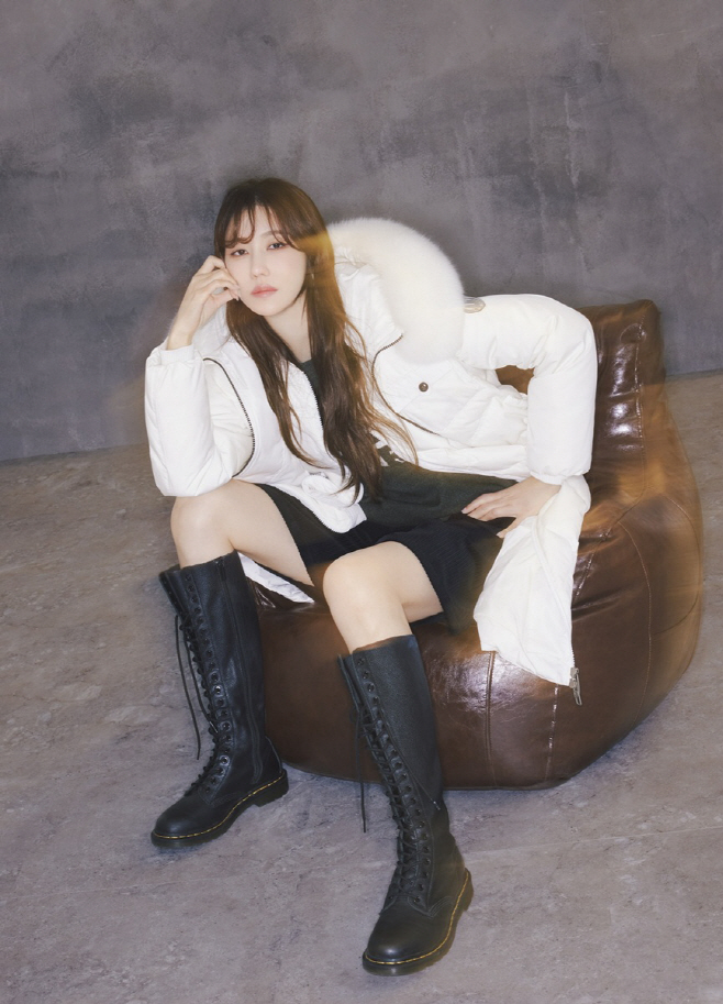 [이미지2] 올리비아로렌 ‘더블 레이어 다운’ 이지아 착용 이미지