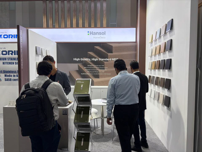 한솔홈데코, 두바이 건축 기자재 박람회 참가