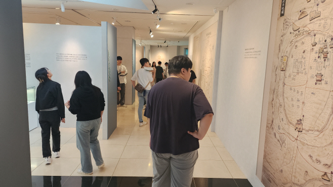 11.25 김해시 정례브리핑 보도자료(문화관광국)6-2.대성동고분박물관 ‘금릉 금빛 시선’ 특별전 인기 몰이특별전 사진