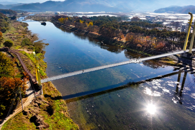 2. 영동군  월류봉 둘레길·금강둘레길… 사계절 걷기 좋은 명품 힐링 관광지로 주목 (3) (금강둘레길)