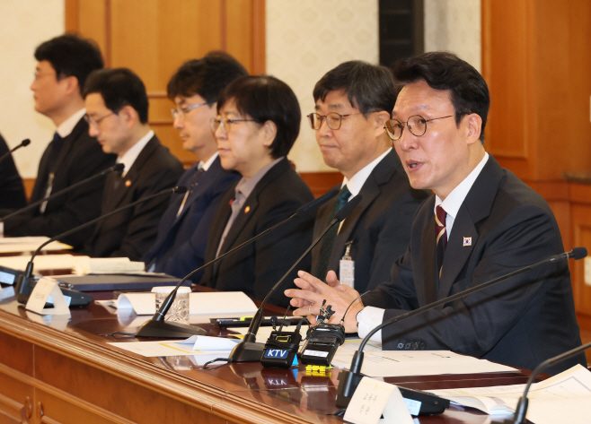 미세먼지특별대책위원회, 발언하는 김민석 국무총리<YONHAP NO-1480>