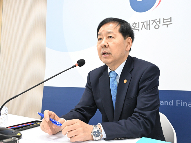 251126구윤철 부총리-외환시장 관련 기자간담회-세종청사 (4)