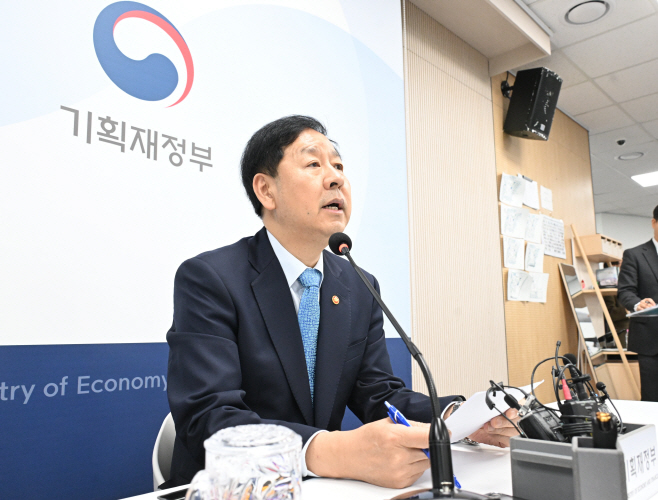 251126구윤철 부총리-외환시장 관련 기자간담회-세종청사 (5)