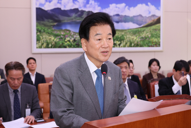 인사말하는 정동영 통일부 장관<YONHAP NO-3430>