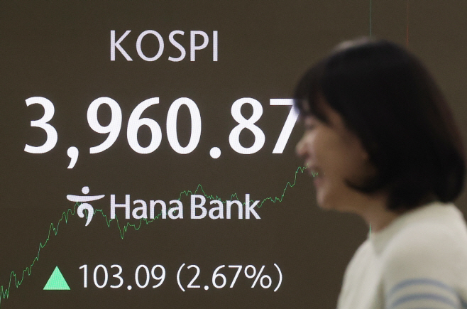 코스피 상승 마감<YONHAP NO-3567>