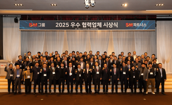 [보도사진2]우오현 SM그룹 회장, 건설 협력사 정기간담회서 ’지속가능한 미래’ 강조