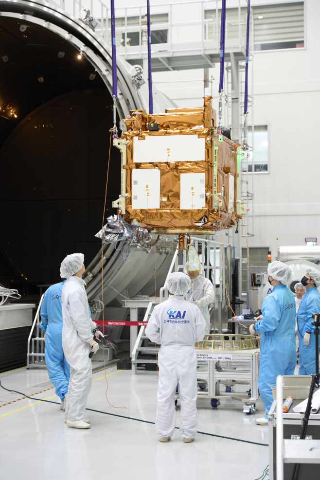 사진2. KAI 우주센터 차중위성 3호 제작현장