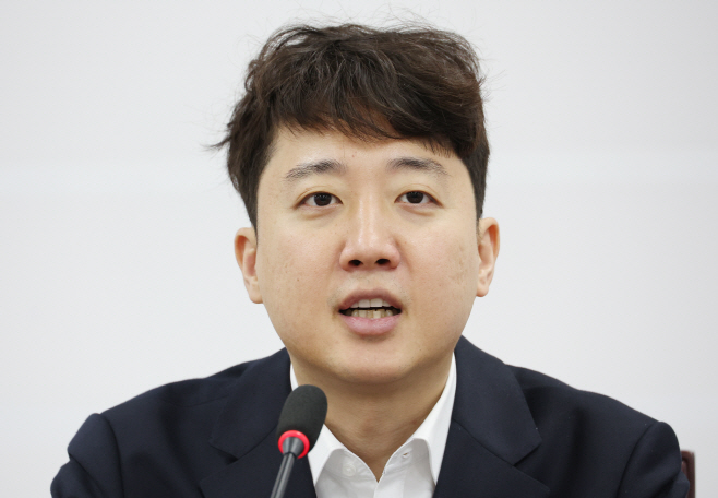 발언하는 이준석 대표<YONHAP NO-2718>