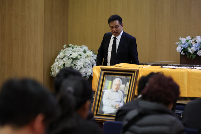 추도사 하는 배우 김영철<YONHAP NO-3021>