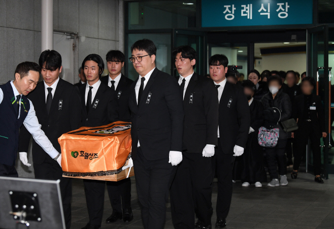 배우 이순재 발인 엄수<YONHAP NO-3081>