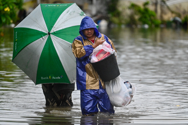 INDONESIA-FLOOD-WEATHER <YONHAP NO-4192> (AFP)