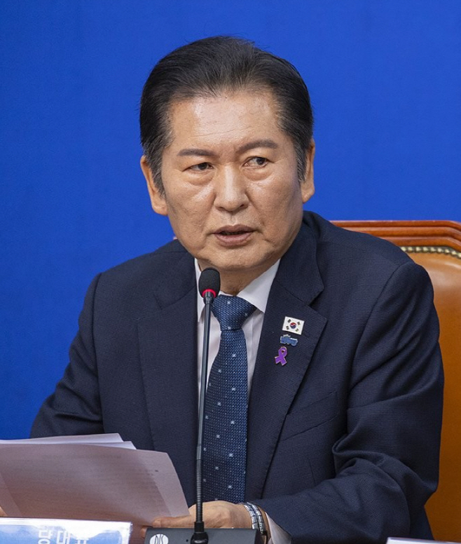 정청래 더불어민주당 대표 연합 단독샷 배경없음 마이크