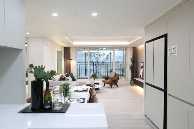 남양주왕숙 B-17블록 전용 84㎡형 유니트 부엌 및 거실 모습