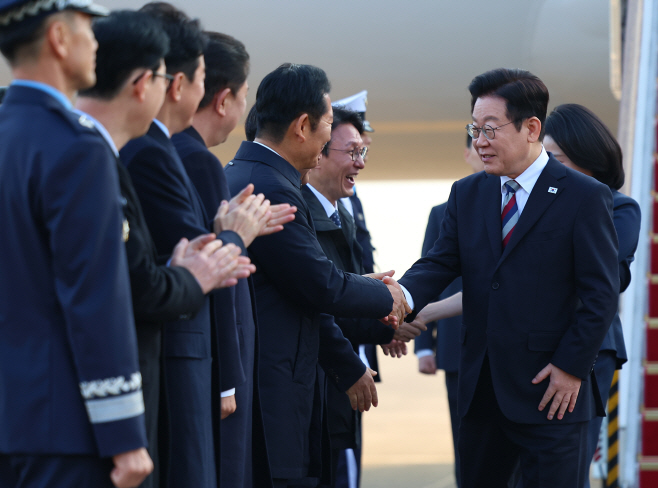 이재명 대통령, 아프리카·중동 순방 마치고 귀국<YONHAP NO-2153>