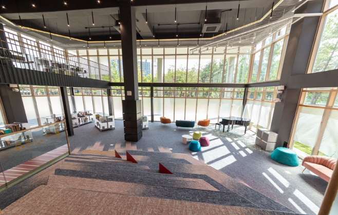 1.시민소통과((기획)의정부시, 우리동네 정책로드맵 ‘신곡1동편’)10-의정부음악도서관 1층 오픈스테이지