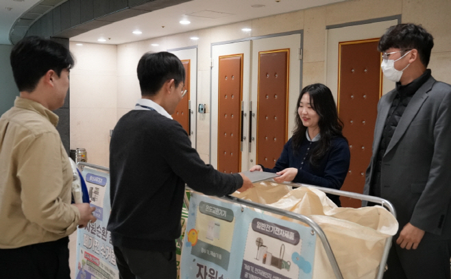 사진1. 신협, 폐전기·전자제품 기부 자원 순환 캠페인 참여