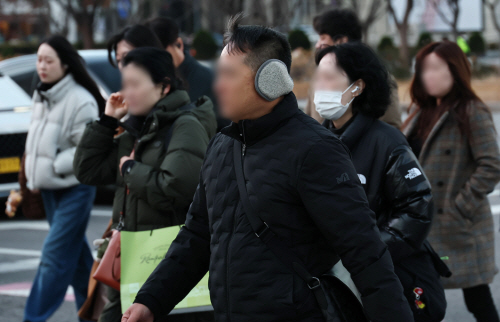 귀마개가 필요한 날씨<YONHAP NO-1951>
