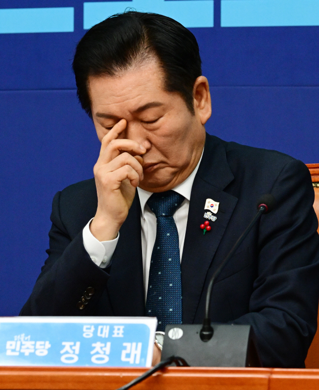 [포토] 생각에 잠긴 정청래 민주당 대표