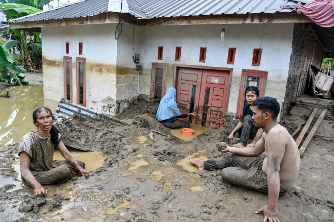 INDONESIA-FLOOD <YONHAP NO-2409> (AFP)