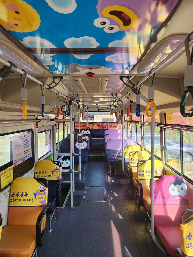 도심 달리는 ‘루미뚱이×몰랑이’ 캐릭터 버스 운행 (3)