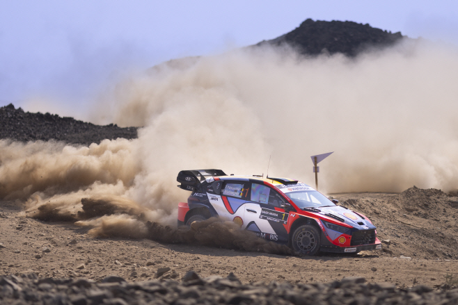 251130 (사진1) 현대차 월드랠리팀 2025 WRC 14라운드 사우디 아라비아 랠리 우승