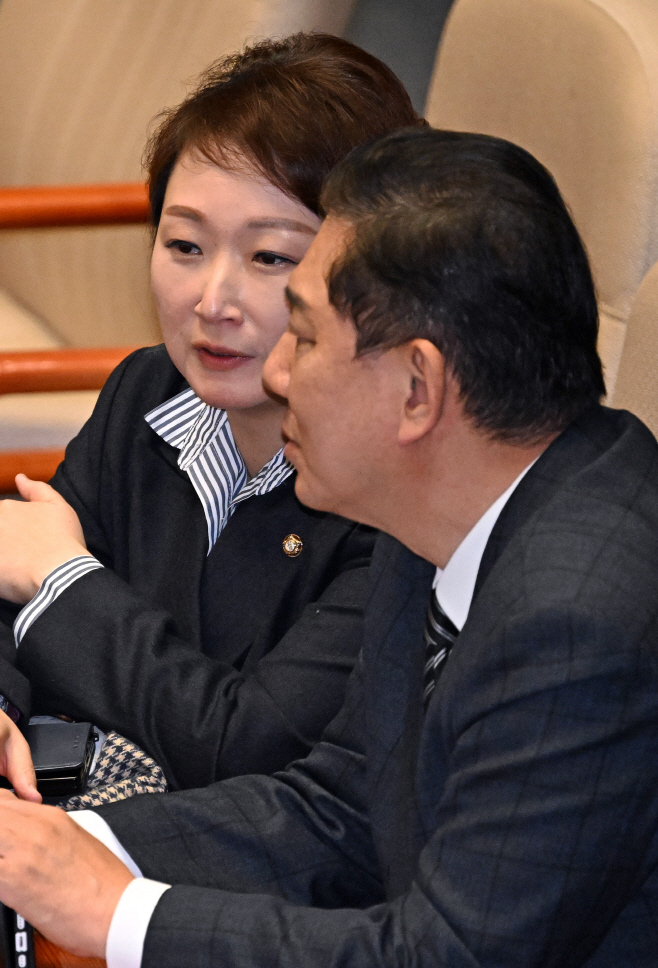 [포토] 대화하는 김병기·이언주