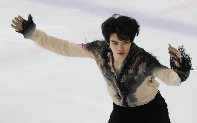 경기 펼치는 차준환