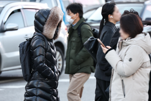 어제보다 더 추운 출근길<YONHAP NO-1971>