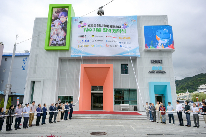 지난 9월, 글로벌 웹툰 허브 센터 현판 제막식