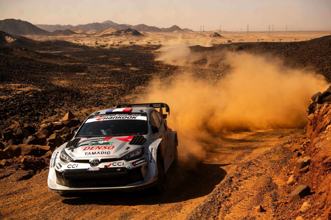 [사진자료3] 사우디아라비아 랠리 - 토요타 가주 레이싱 월드 랠리 팀