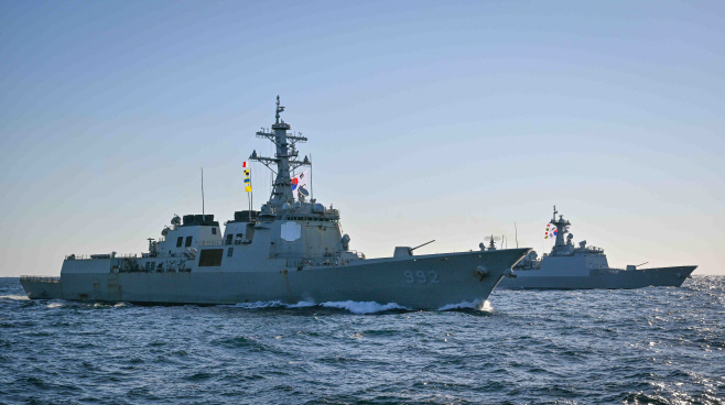 해군, 함대급 해상 기동훈련<YONHAP NO-0581>