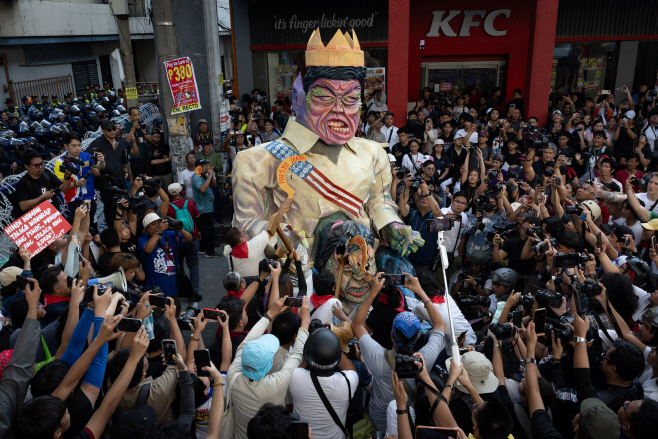 PHILIPPINES-POLITICS/PROTEST <YONHAP NO-5495> (REUTERS)