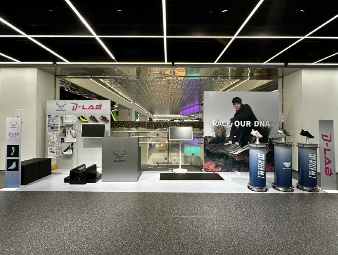 [사진자료] 다이나핏이 현대백화점 중동점에서 운영한 ‘3D FOOT SCAN’ 팝업부스 현장_(1)