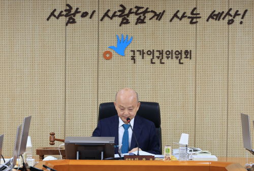 전원위원회 주재하는 안창호 인권위원장<YONHAP NO-3533>