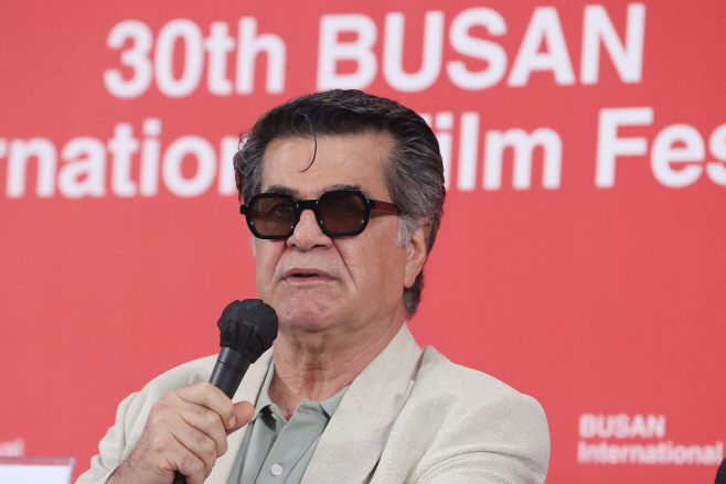 자파르 파나히 감독