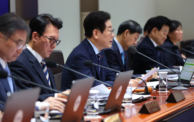 이재명 대통령, 국무회의 발언<YONHAP NO-3510>