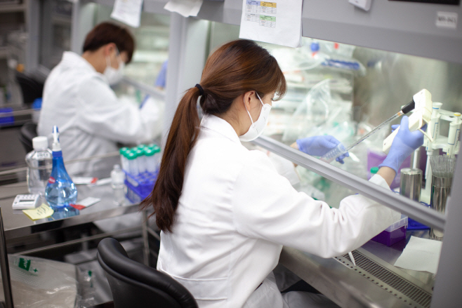 모닛셀 연구소_실험 모습 1