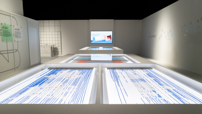 그림1. 전시실 전경(LAB 1. 보존처리, 시간을 연장하다_보존철학