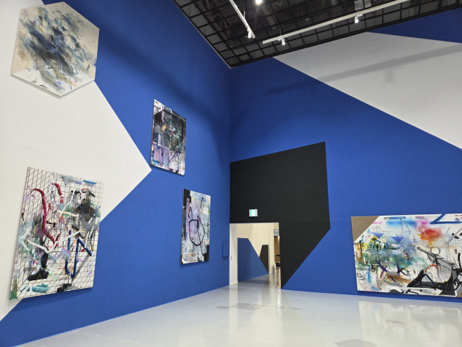 8-1 청주시립미술관 기획전 '어차피 이정표대로 가도 거긴 안 나와'_전시전경